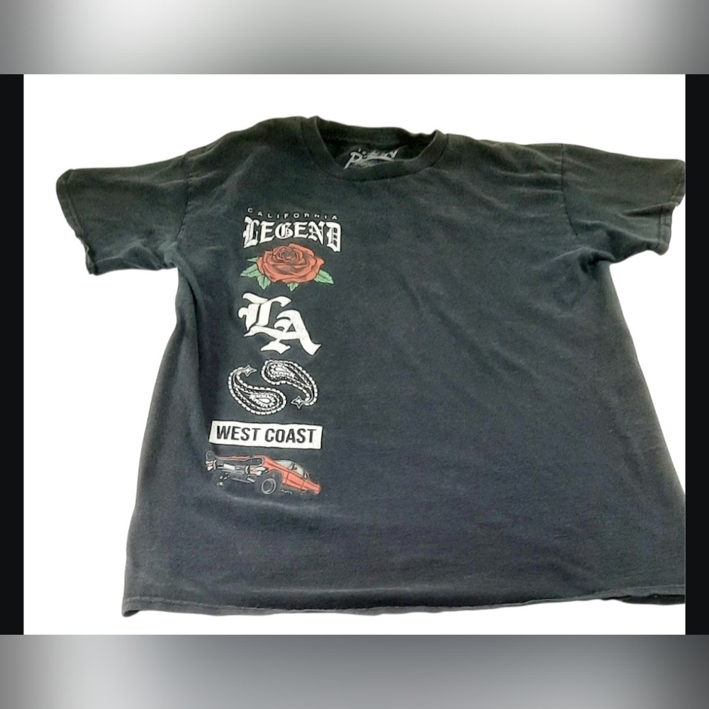 Mens Rue21 Popular Poison tee shirt in size Medium.